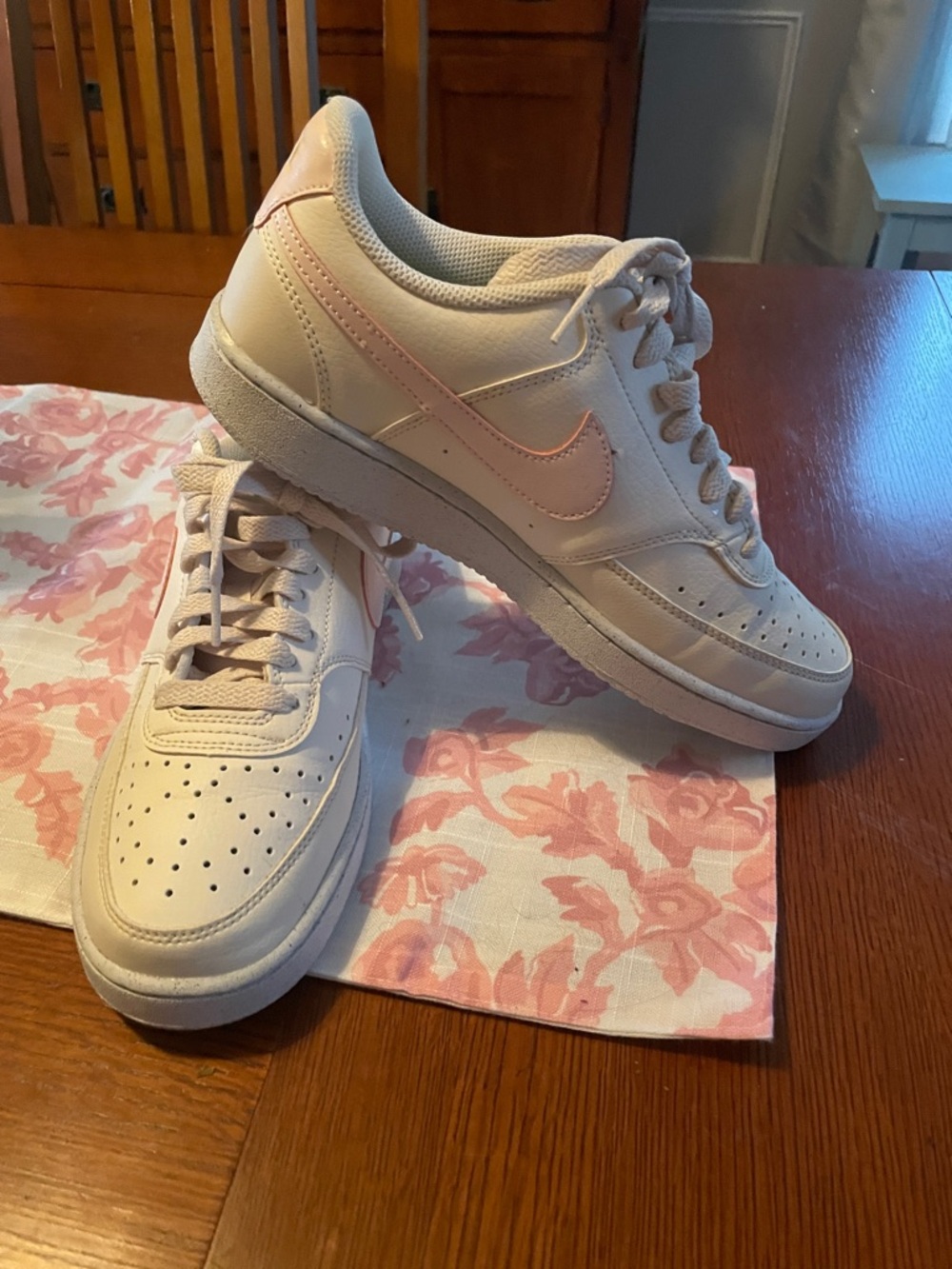 Nike Women's Light Pink & whiteLow-Top Sneakers